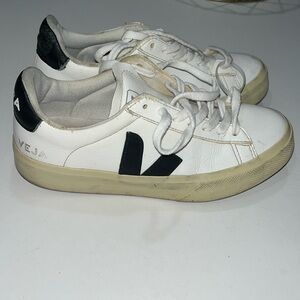 Veja Sneakers size 5 big kids black white leather Amazonian rubber Laceup used